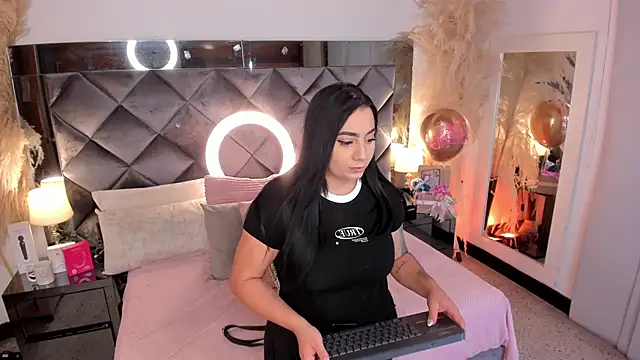 sofhiaa adaams online show from October 6, 2025, 11:13 pm