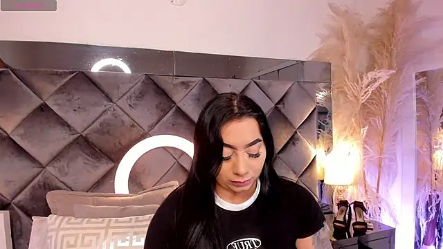 sofhiaa adaams online show from October 17, 2025, 10:12 pm