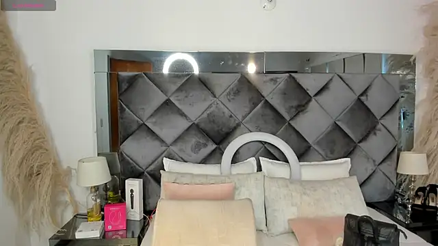 sofhiaa adaams online show from November 16, 2025, 3:39 pm