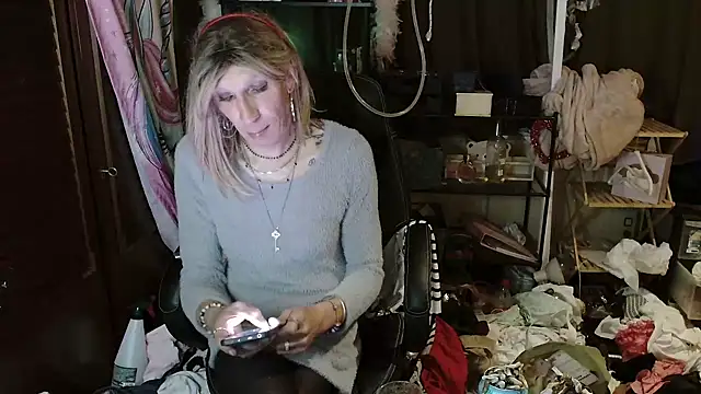 Ombeline1 online show from October 16, 2025, 10:00 pm