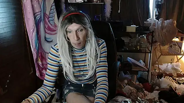 Ombeline1 online show from October 24, 2025, 6:32 am