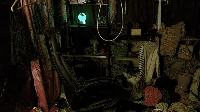 Ombeline1 online show from November 10, 2025, 11:15 pm