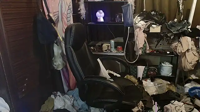 Ombeline1 online show from December 16, 2025, 6:57 pm