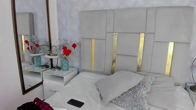 Camilaa Sanchez  online show from November 12, 2025, 12:16 pm