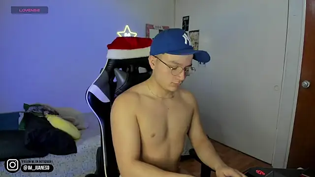 Snapshot of AustinSummerr chatting on December 6, 2024, 2:06 pm AustinSummerr online show from December 6, 2024, 2:06 pm