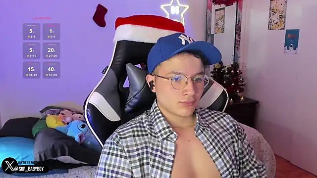 Snapshot of AustinSummerr chatting on December 12, 2024, 4:43 pm AustinSummerr online show from December 12, 2024, 4:43 pm