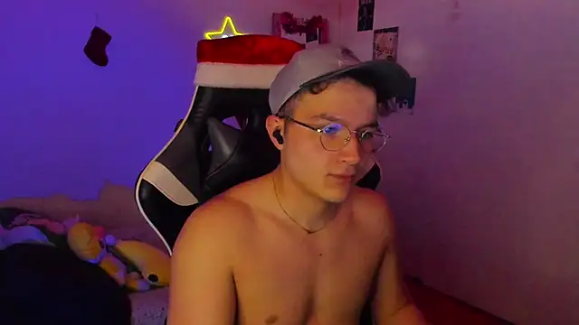 Snapshot of AustinSummerr chatting on December 17, 2024, 12:33 pm AustinSummerr online show from December 17, 2024, 12:33 pm