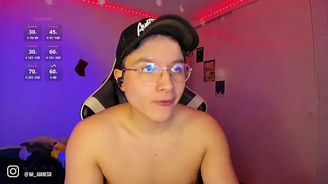Snapshot of AustinSummerr chatting on December 31, 2024, 4:04 pm AustinSummerr online show from December 31, 2024, 4:04 pm