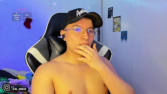 Snapshot of AustinSummerr chatting on January 3, 2025, 3:44 pm AustinSummerr online show from January 3, 2025, 3:44 pm