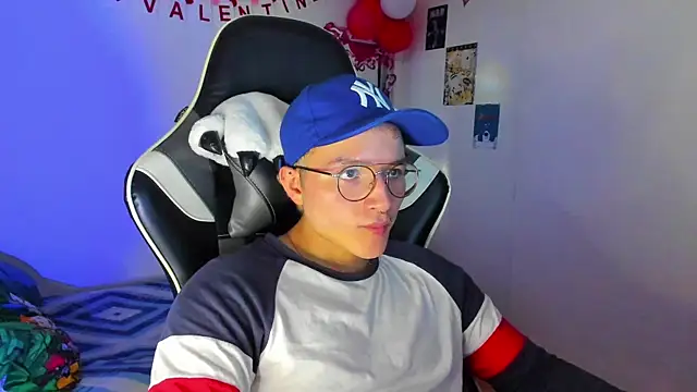 Snapshot of AustinSummerr chatting on February 10, 2025, 3:53 pm AustinSummerr online show from February 10, 2025, 3:53 pm