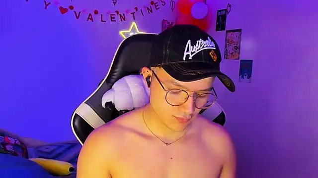 Snapshot of AustinSummerr chatting on February 12, 2025, 4:33 pm AustinSummerr online show from February 12, 2025, 4:33 pm