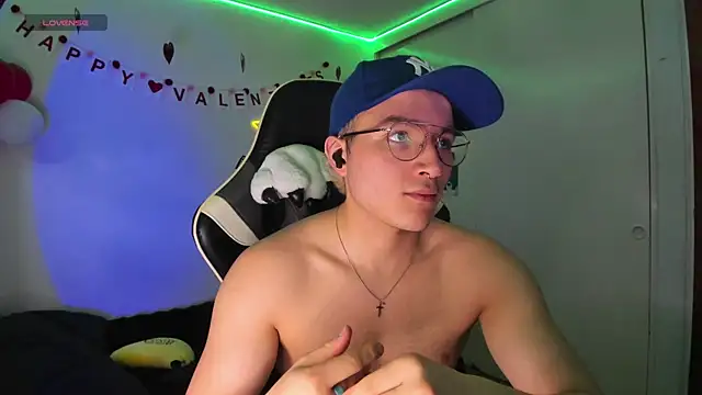 Snapshot of AustinSummerr chatting on February 20, 2025, 3:30 pm AustinSummerr online show from February 20, 2025, 3:30 pm