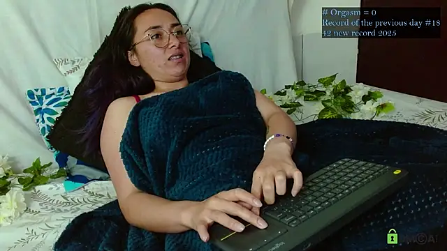 Hot Candy  online show from February 11, 2026, 3:33 am