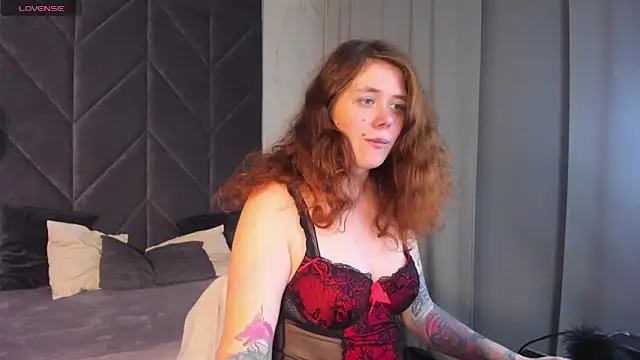 Snapshot of SophiePure chatting on December 4, 2024, 1:31 pm SophiePure online show from December 4, 2024, 1:31 pm