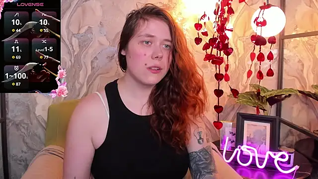 Snapshot of SophiePure chatting on February 14, 2025, 2:39 am SophiePure online show from February 14, 2025, 2:39 am