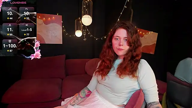 Snapshot of SophiePure chatting on February 25, 2025, 8:30 pm SophiePure online show from February 25, 2025, 8:30 pm