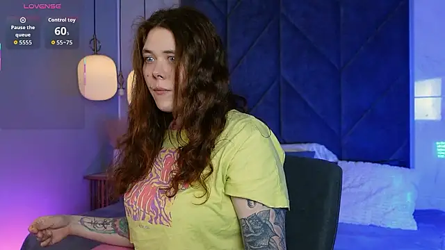 Snapshot of SophiePure chatting on February 9, 2026, 8:13 pm SophiePure online show from February 9, 2026, 8:13 pm