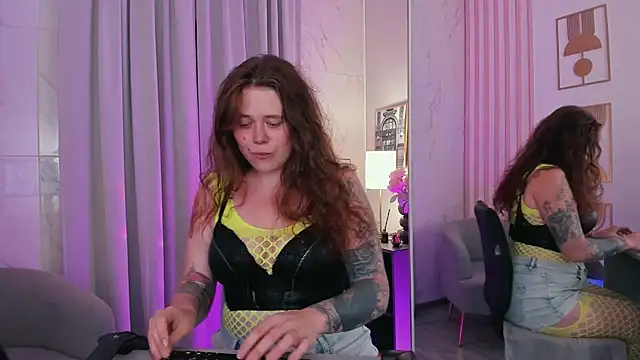 Snapshot of SophiePure chatting on August 1, 2026, 9:03 pm SophiePure online show from August 1, 2026, 9:03 pm