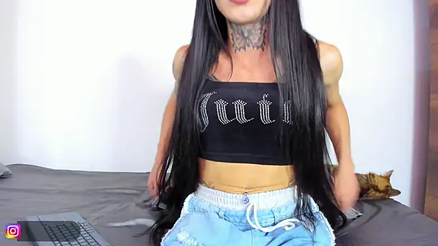 mariana preciado online show from October 27, 2025, 3:32 am