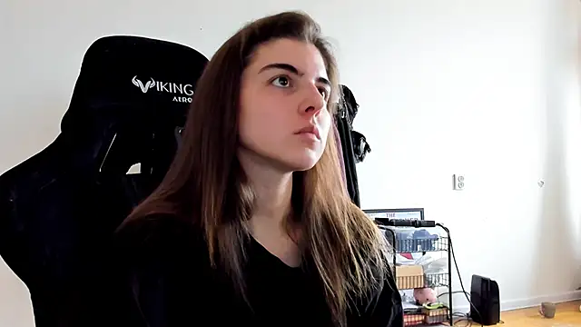 emmamurrr online show from October 12, 2025, 10:25 am