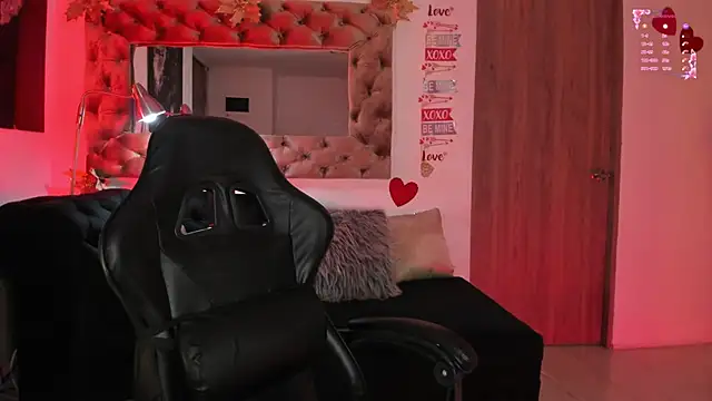 AmelyaMann online show from February 25, 2026, 1:43 pm