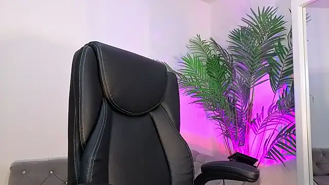 Snapshot of alina_cruz chatting on November 4, 2025, 10:31 pm alina cruz online show from November 4, 2025, 10:31 pm