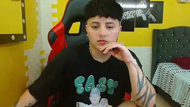 isabeautyx19 online show from October 23, 2025, 2:22 am