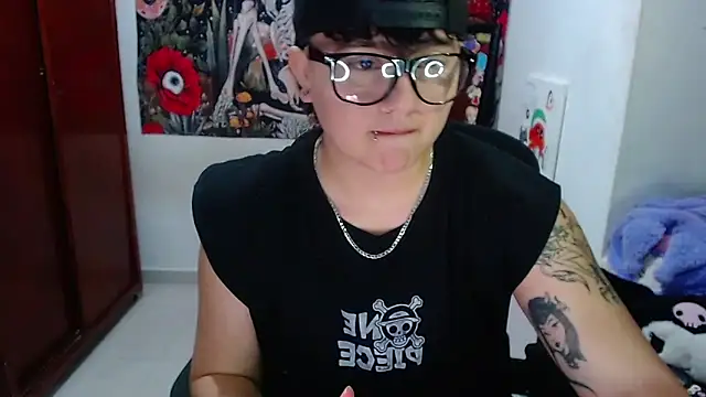 Snapshot of isabeautyx19 chatting on April 28, 2026, 2:10 am isabeautyx19 online show from April 28, 2026, 2:10 am