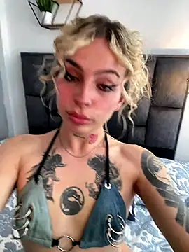 Snapshot of Bonnie_vega chatting on October 2, 2025, 2:24 pm Bonnie vega online show from October 2, 2025, 2:24 pm