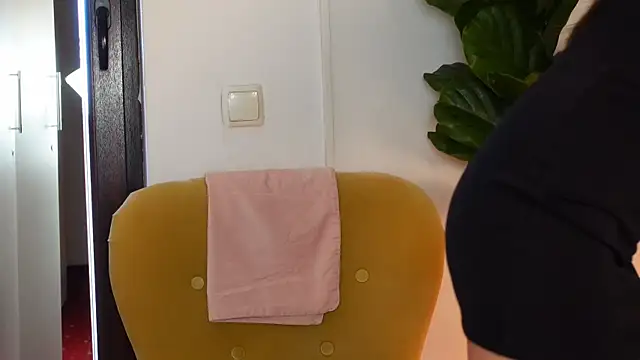 NinaCrystal1 online show from April 10, 2026, 7:46 am