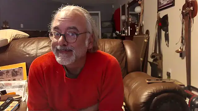 Snapshot of PincheDave4u chatting on December 26, 2024, 4:58 pm PincheDave4u online show from December 26, 2024, 4:58 pm