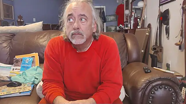 Snapshot of PincheDave4u chatting on January 5, 2025, 6:35 pm PincheDave4u online show from January 5, 2025, 6:35 pm