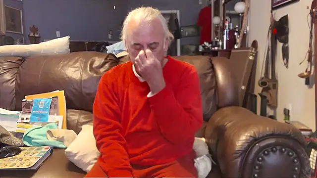 Snapshot of PincheDave4u chatting on January 6, 2025, 10:47 pm PincheDave4u online show from January 6, 2025, 10:47 pm