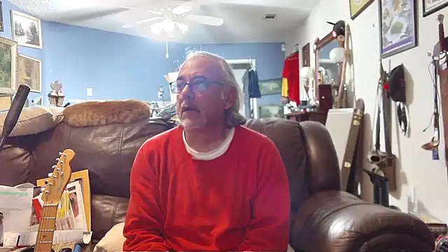 Snapshot of PincheDave4u chatting on January 18, 2025, 10:49 am PincheDave4u online show from January 18, 2025, 10:49 am