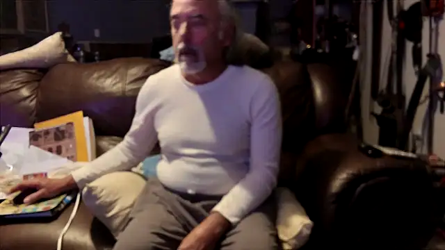 Snapshot of PincheDave4u chatting on February 2, 2025, 12:35 pm PincheDave4u online show from February 2, 2025, 12:35 pm