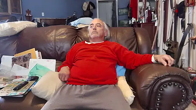 Snapshot of PincheDave4u chatting on February 5, 2025, 8:57 pm PincheDave4u online show from February 5, 2025, 8:57 pm