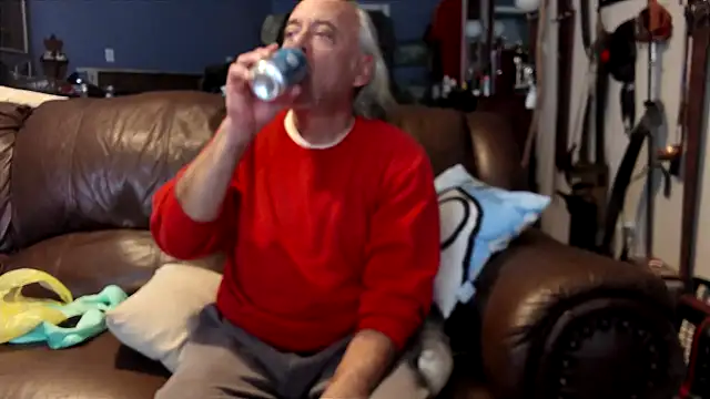 Snapshot of PincheDave4u chatting on February 9, 2025, 10:32 pm PincheDave4u online show from February 9, 2025, 10:32 pm