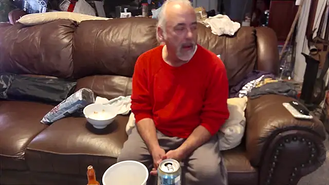 Snapshot of PincheDave4u chatting on February 12, 2025, 9:43 pm PincheDave4u online show from February 12, 2025, 9:43 pm