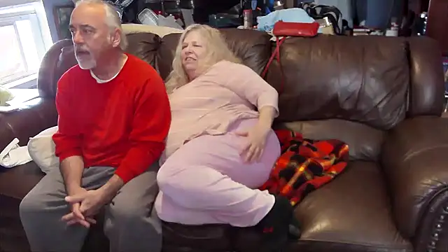 Snapshot of PincheDave4u chatting on February 15, 2025, 7:17 pm PincheDave4u online show from February 15, 2025, 7:17 pm