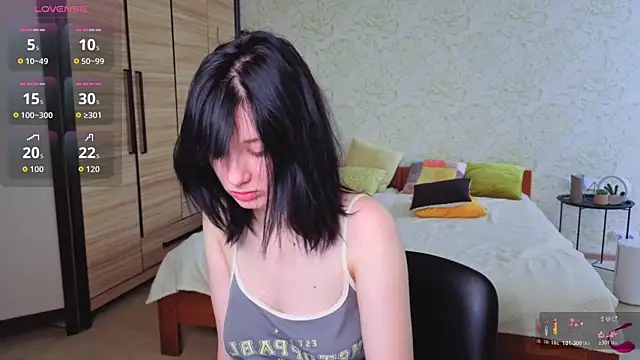 JulisSweet online show from November 7, 2025, 8:03 am