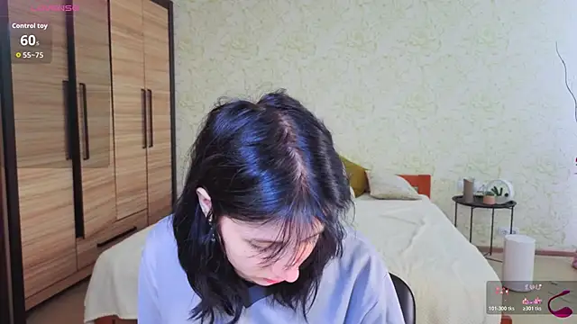 JulisSweet online show from December 5, 2025, 8:01 am