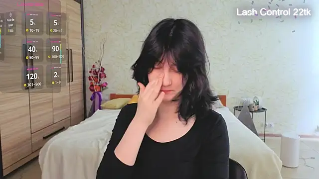 JulisSweet online show from April 3, 2026, 8:12 am