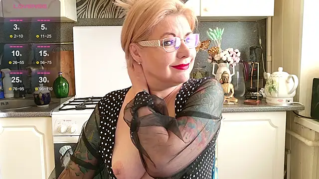 Snapshot of -Yourwoman- chatting on November 4, 2025, 9:30 am -Yourwoman- online show from November 4, 2025, 9:30 am