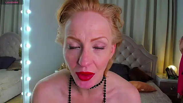 Snapshot of SquirtyAlisa chatting on January 29, 2025, 8:25 pm SquirtyAlisa online show from January 29, 2025, 8:25 pm