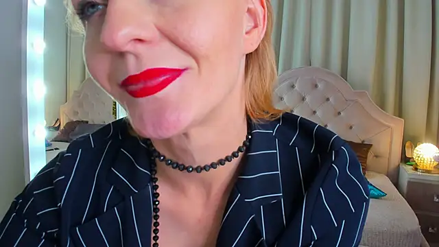 Snapshot of SquirtyAlisa chatting on February 11, 2025, 5:18 pm SquirtyAlisa online show from February 11, 2025, 5:18 pm