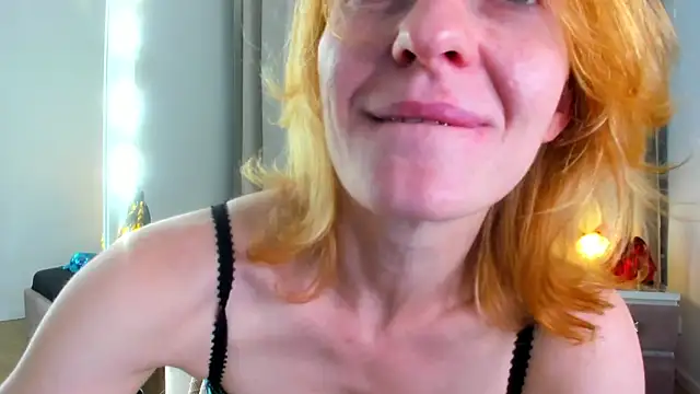 Snapshot of SquirtyAlisa chatting on September 12, 2025, 10:32 pm SquirtyAlisa online show from September 12, 2025, 10:32 pm