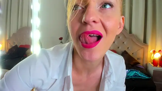 Snapshot of SquirtyAlisa chatting on September 21, 2025, 10:33 pm SquirtyAlisa online show from September 21, 2025, 10:33 pm