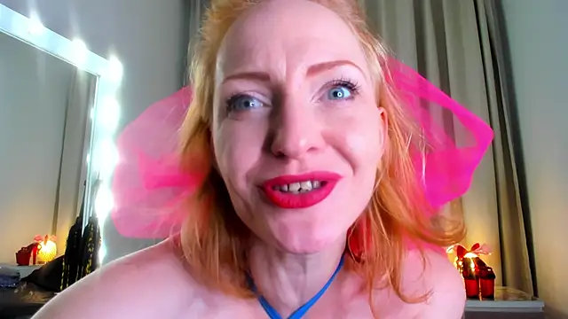 Snapshot of SquirtyAlisa chatting on October 5, 2025, 10:40 pm SquirtyAlisa online show from October 5, 2025, 10:40 pm