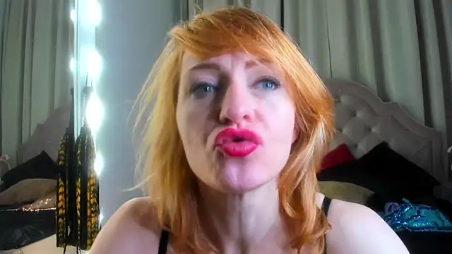 Snapshot of SquirtyAlisa chatting on October 9, 2025, 3:10 pm SquirtyAlisa online show from October 9, 2025, 3:10 pm