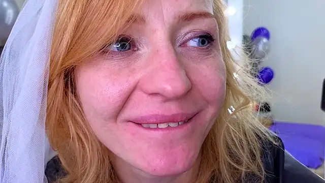 Snapshot of SquirtyAlisa chatting on October 29, 2025, 8:10 pm SquirtyAlisa online show from October 29, 2025, 8:10 pm